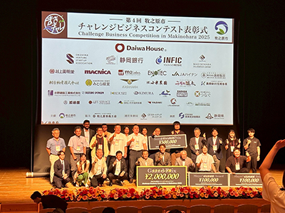 「まきチャレ2025」で、roly-poly Organicsの眞杉雛多さんとdozoの三浦弘平さんがそろって受賞！